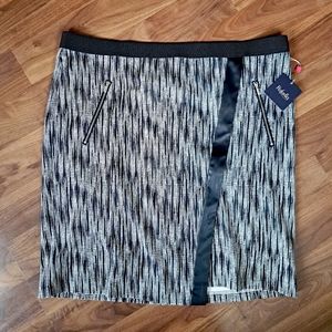 Womens Plus Black and White Skirt